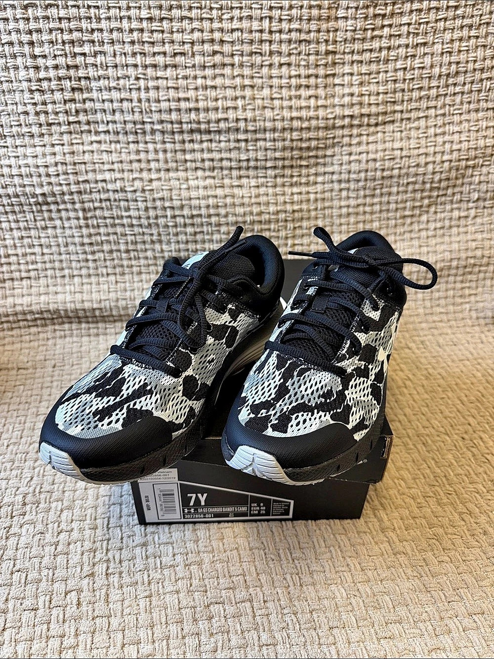 Under Armour UA GS Charged Bandit 5 Camo Athletic Shoes Black & White US 7Y
